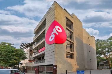 OYO 466 Hotel Lotus B&B