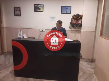 OYO 4930 Stay EM Residency