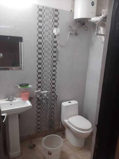 OYO 4930 Stay EM Residency