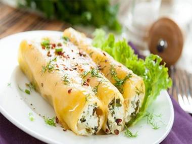 Hotel Karlo Kastle 5 min walk From New Delhi Railway Station