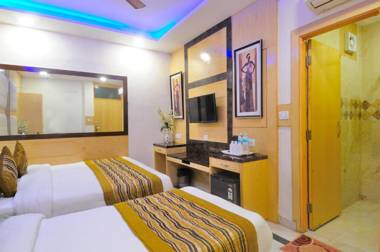 Hotel Karlo Kastle 5 min walk From New Delhi Railway Station