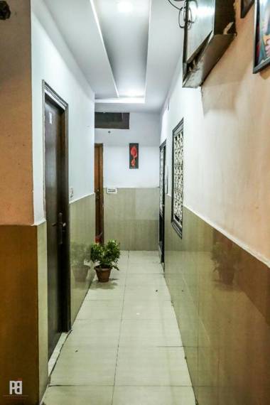 Hotel Glow Inn-3 Mins Walking From NDLS