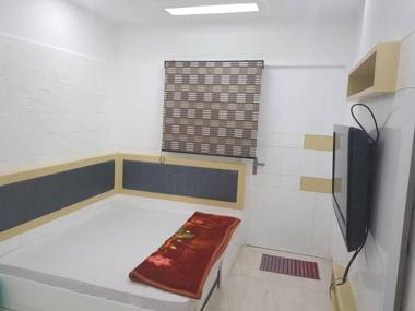 Centrally Located Entire Apartment near ITO