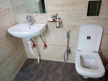 Centrally Located Entire Apartment near ITO