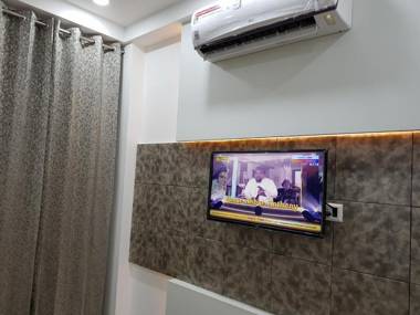 Entire World Class Apartment near Metro Station