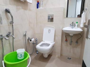 Entire World Class Apartment near Metro Station