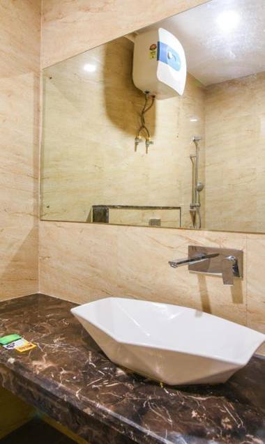 Hotel Banz - Near Delhi International Airport