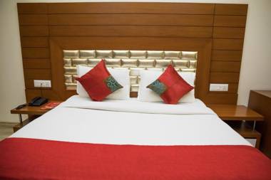 SM Palace (Near Apollo Hospital)