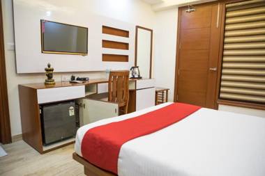 SM Palace (Near Apollo Hospital)