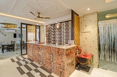 OYO Townhouse 516 Hotel N Suites