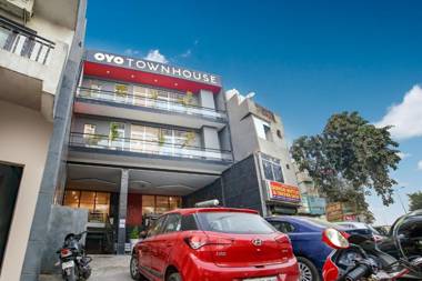 OYO Townhouse 067 Chattarpur