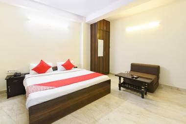 OYO 22394 Club Residency
