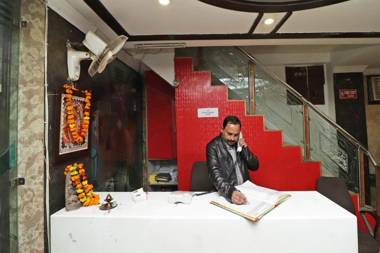 OYO 27596 Hotel Parkash Dx