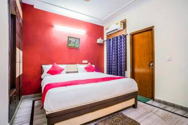 OYO 22533 Hotel Sunrise Blue