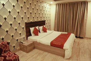 OYO 11340 Hotel Lakshmi Palace