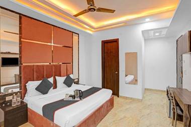 OYO Townhouse 771 Royal Mirage