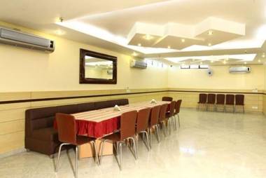 Treebo Trend S&B East Inn