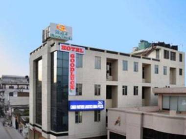 OYO 28007 Hotel Good Luck