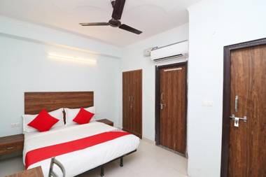 OYO Flagship 39600 Sathguru Residency