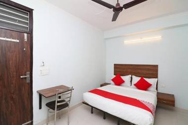 OYO Flagship 39600 Sathguru Residency