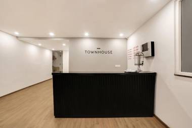 OYO Townhouse 141 Sector 14 Old Gurgaon