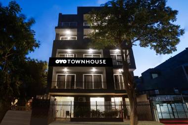 OYO Townhouse 141 Sector 14 Old Gurgaon