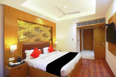 Capital O 37878 Star Seventeen