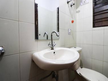 OYO 44229 Diamond Suite