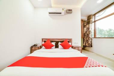 OYO Flagship 49858 Comfortable stays