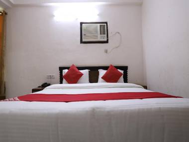 OYO 60476 Hotel Silver Rooms