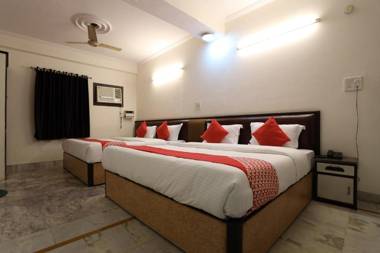 OYO 60476 Hotel Silver Rooms