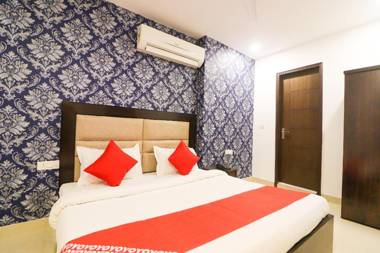 OYO 63841 White Orchid