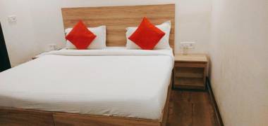 Hotel Aerocity Golden At Delhi Airport