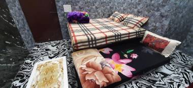 Aggarwal hotels & guest houses lajpat nagar luxury stay in independent flats with attached kitchen washroom and balcony cal 92121 74700