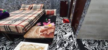 Aggarwal hotels & guest houses lajpat nagar luxury stay in independent flats with attached kitchen washroom and balcony cal 92121 74700