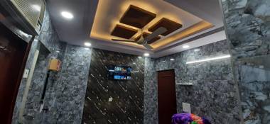 Aggarwal hotels & guest houses lajpat nagar luxury stay in independent flats with attached kitchen washroom and balcony cal 92121 74700