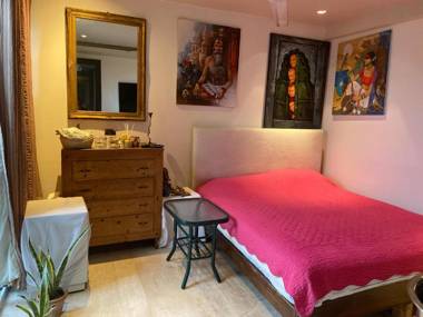 Cameo art house -home stays Vasant Vihar New Delhi