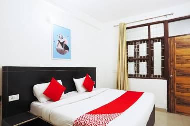 OYO 64077 Discovery Deluxe