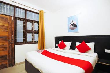 OYO 64077 Discovery Deluxe