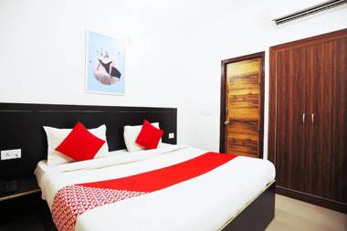 OYO 64077 Discovery Deluxe