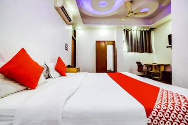 OYO Flagship 70121 Savera Inn