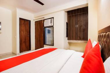 OYO 70214 Kartik House