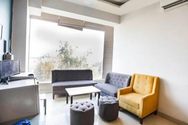 Capital O 70750 Blue Stone