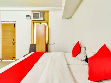 Oyo 73570 DISCOVERY INN