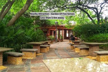 OYO 72294 White Rose Wallon Hotel