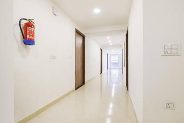 OYO KEY Rooms Tilak Nagar