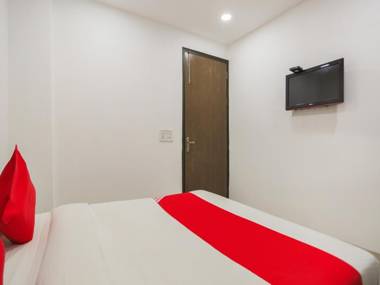 OYO 74279 Hotel Royal King Deluxe