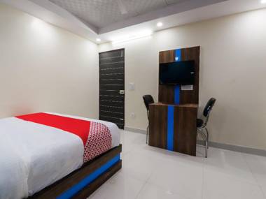 OYO Flagship 75893 Hotel Maharaja Gold