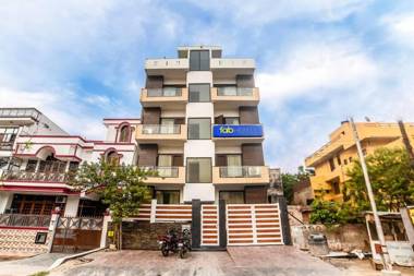 FabHotel Noida Suites