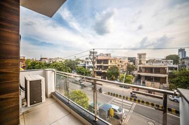 FabHotel Noida Suites